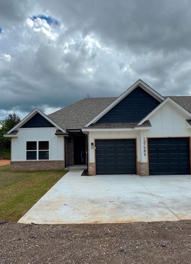 property at 13798 SE 29th St