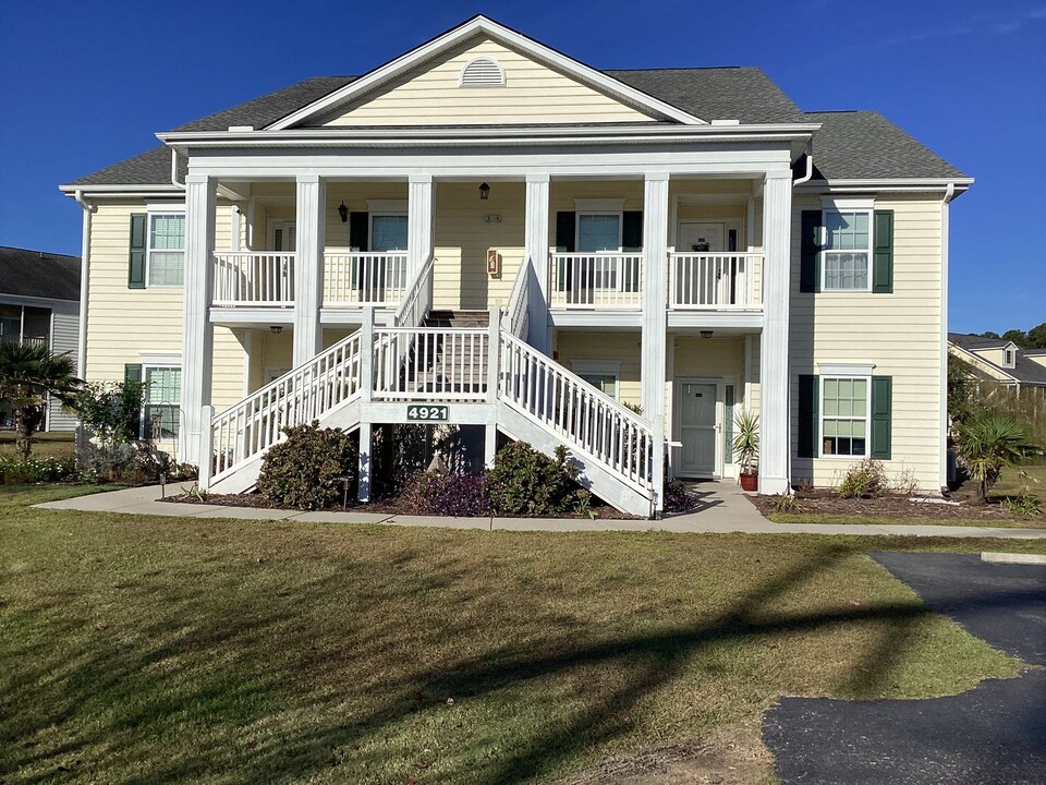 4921 Pond Shoals Ct in Myrtle Beach, SC - Foto de edificio