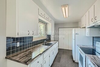 1060 S Decatur St in Denver, CO - Building Photo - Building Photo