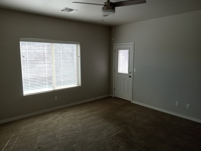 3570 N Kenneth Rd in Kingman, AZ - Building Photo - Building Photo