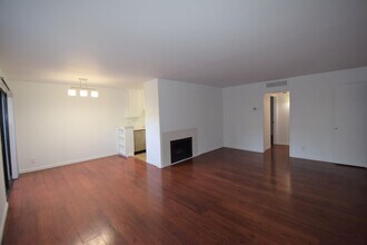 15128 Burbank Blvd in Los Angeles, CA - Building Photo - Building Photo