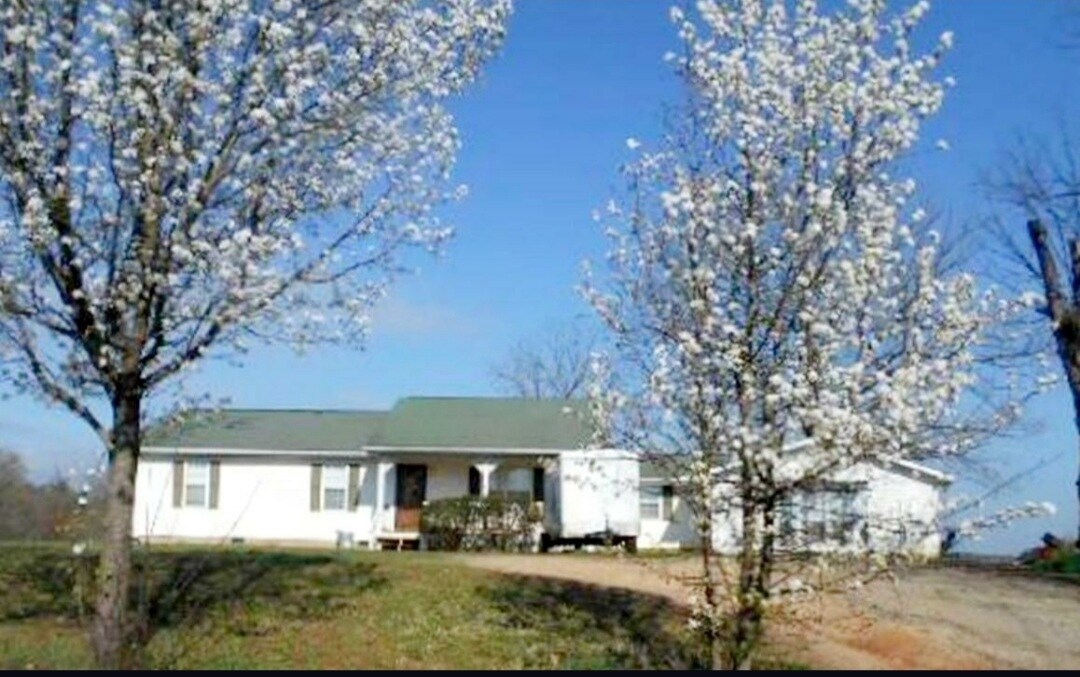 2223 Pleasant Hill Cir in Martin, GA - Building Photo