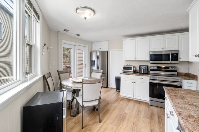13 Knowlton St, Unit 1 in Boston, MA - Foto de edificio - Building Photo