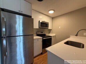 50 Evergreen St, Unit 32 in Boston, MA - Foto de edificio - Building Photo