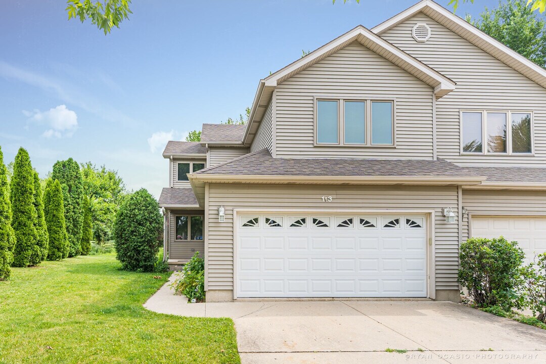 113 Andresen Ct-Unit -113 in Dekalb, IL - Building Photo