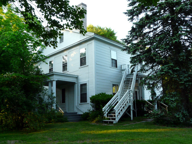 219 Amity St in Amherst, MA - Foto de edificio - Building Photo