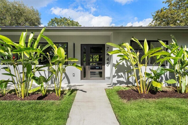 7445 SW 128th St in Miami, FL - Building Photo - Building Photo