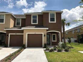 6911 Woodchase Glen Dr in Riverview, FL - Building Photo