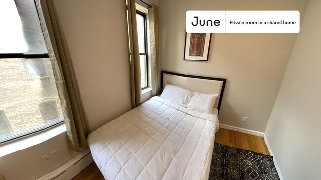 Private bedroom in 3 bed/1 bath Home in New York, NY - Building Photo - Building Photo