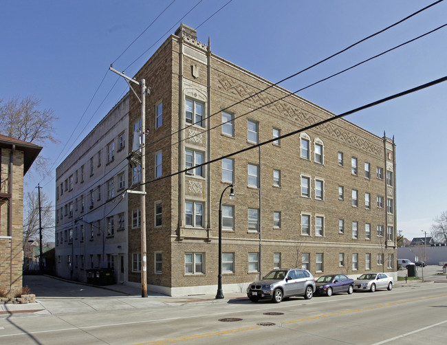 Shorewood Manor in Milwaukee, WI - Foto de edificio - Building Photo