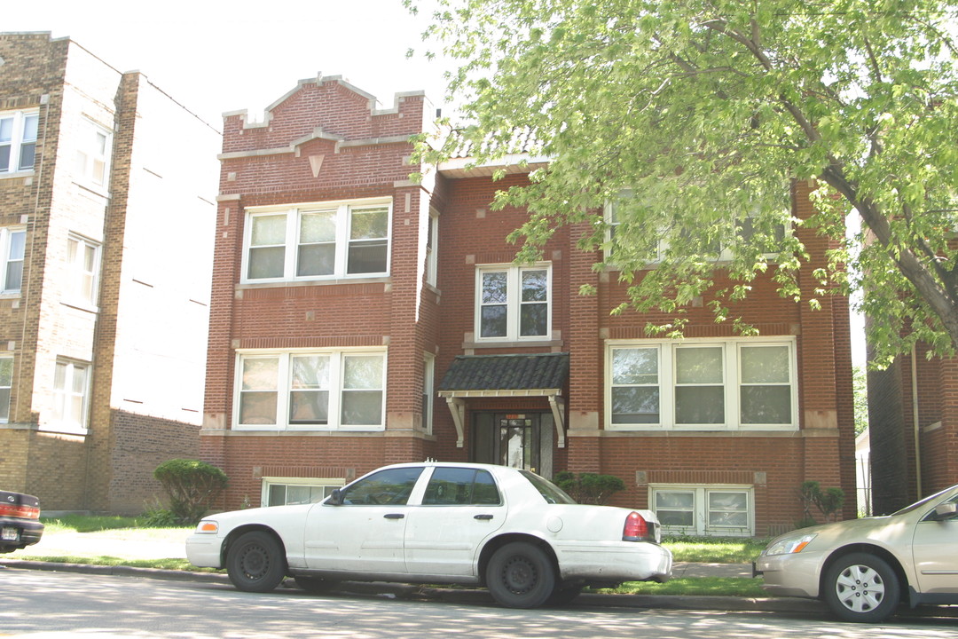 3727 W Addison St in Chicago, IL - Foto de edificio
