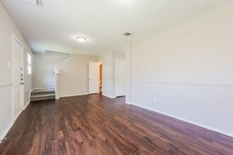 1043 Verde Trails Dr in Houston, TX - Foto de edificio - Building Photo