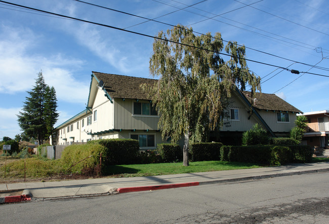 Pacific Villa in San Leandro, CA - Foto de edificio - Building Photo