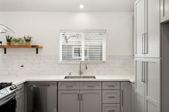 3040 La Solidad Way in Sacramento, CA - Building Photo - Building Photo