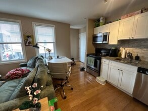 53 Chelsea St, Unit 2-A in Boston, MA - Building Photo - Building Photo