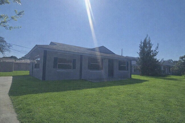 338 8th Ave SW in Vero Beach, FL - Building Photo - Building Photo