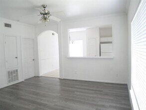 6289 Wilcrest Dr in Houston, TX - Building Photo - Building Photo