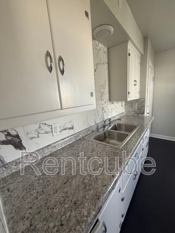 property at 3025 Windsor Ave