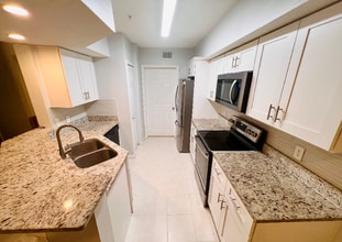 713 Crest Pines Dr in Orlando, FL - Building Photo - Building Photo