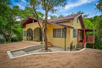 18111 Lakeshore Dr in Helotes, TX - Building Photo - Building Photo