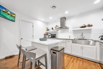 207 London Ct in Teaneck, NJ - Building Photo - Building Photo