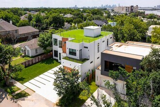 3946 N Cresthaven Rd in Dallas, TX - Foto de edificio - Building Photo