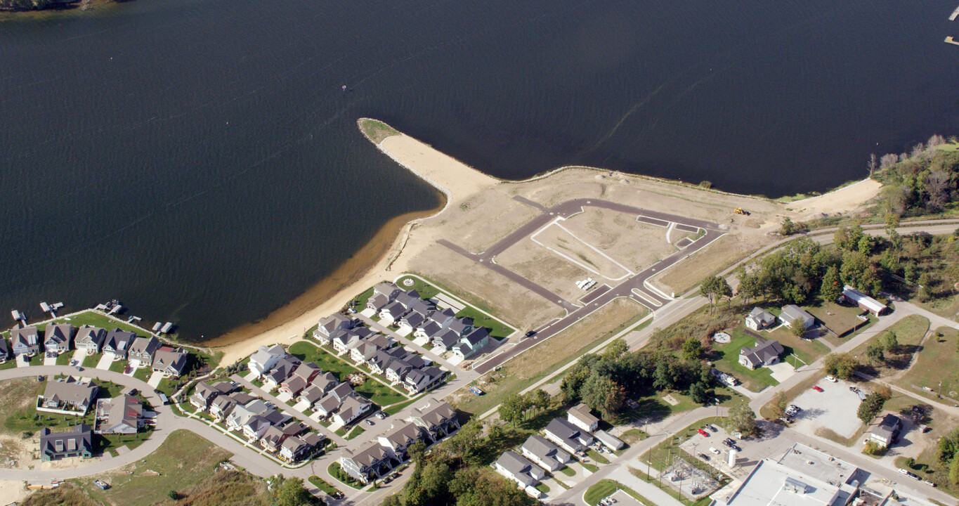 Tannery Bay in Whitehall, MI - Foto de edificio