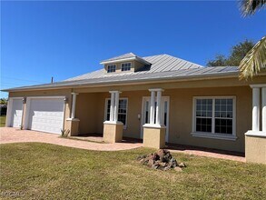1521 SW 22nd Pl in Cape Coral, FL - Building Photo - Building Photo