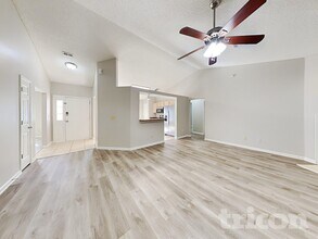 8755 Tidewood Ct in Jacksonville, FL - Foto de edificio - Building Photo