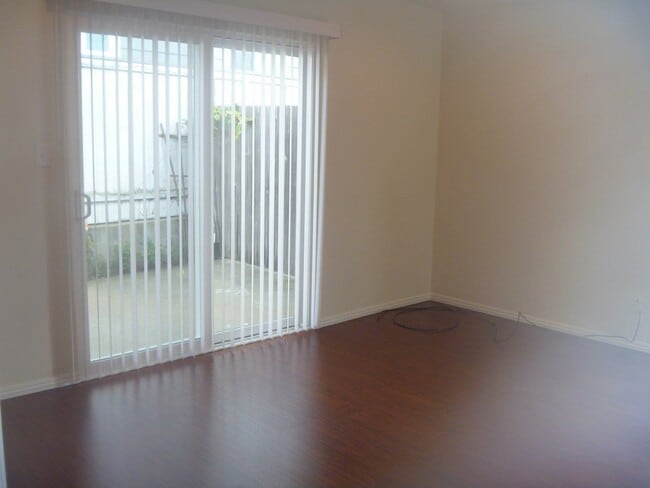 808 Garnet St, Unit B in Redondo Beach, CA - Foto de edificio - Building Photo