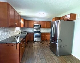 2309 SW Keystone Dr in Blue Springs, MO - Building Photo - Building Photo