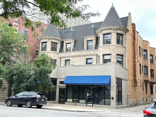 property at 4715 N Sheridan Rd