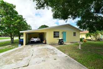 10150 W Terry St in Bonita Springs, FL - Foto de edificio - Building Photo