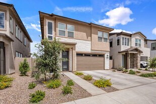 Tricon Hudson Crossing in Chandler, AZ - Building Photo