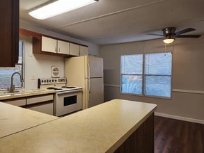 14220 Brookridge Blvd in Brooksville, FL - Building Photo - Building Photo