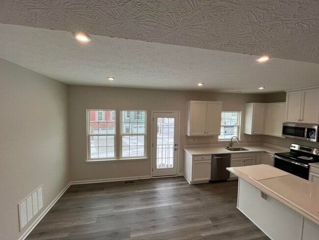 6837 Frey Ln in Reynoldsburg, OH - Building Photo - Building Photo