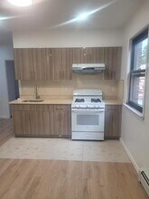 14428 Jewel Ave in Flushing, NY - Foto de edificio - Building Photo