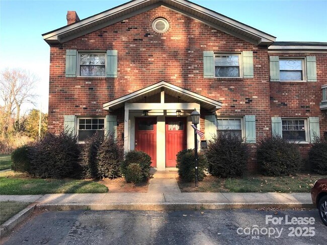 property at 1207 Green Oaks Ln