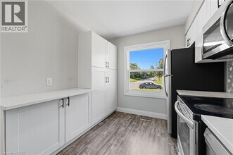 275 Sydney St S in Kitchener, ON - Building Photo - Building Photo