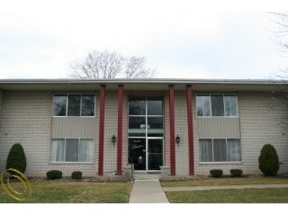 Linden Apartments in Farmington, MI - Building Photo