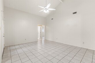 9811 Mill Shadow Dr in Houston, TX - Building Photo - Building Photo