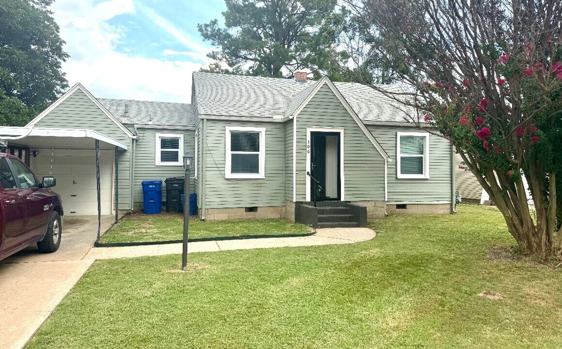 306 E Detroit St in Broken Arrow, OK - Building Photo