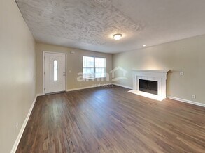 913 Tom Hailey Blvd in La Vergne, TN - Building Photo - Building Photo