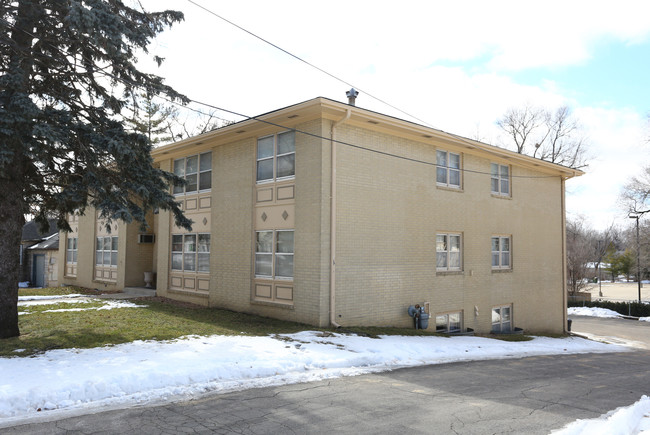 704 12th St in West Des Moines, IA - Foto de edificio - Building Photo