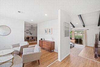 1019 Larch Way in Wellington, FL - Building Photo - Building Photo