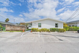 411 SE 3rd Ave in Hallandale Beach, FL - Building Photo - Building Photo