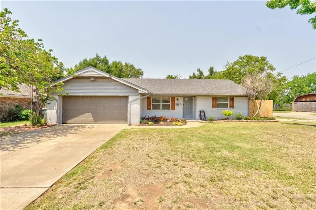 1501 Carlton Way in The Village, OK - Foto de edificio