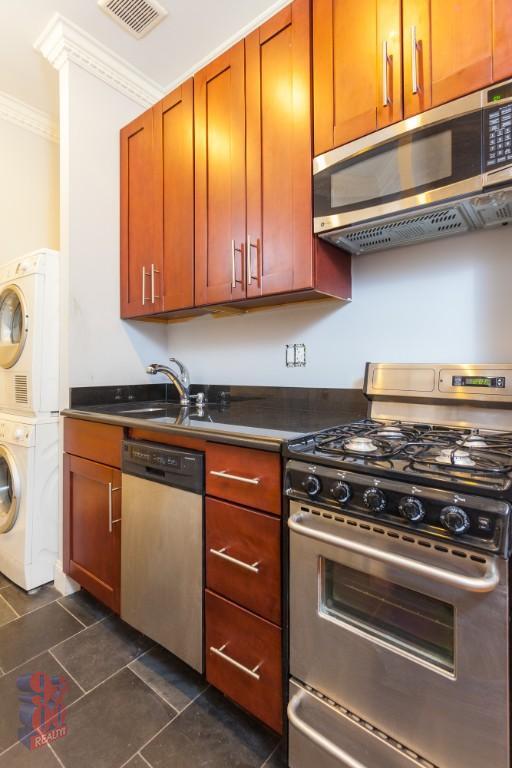 property at 234 W 14th St