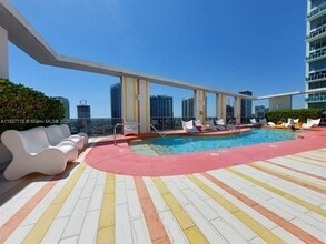 31 SE 6th St, Unit 502 in Miami, FL - Foto de edificio - Building Photo
