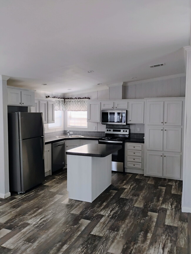 216 Lowe Rd in Leesburg, FL - Building Photo - Building Photo